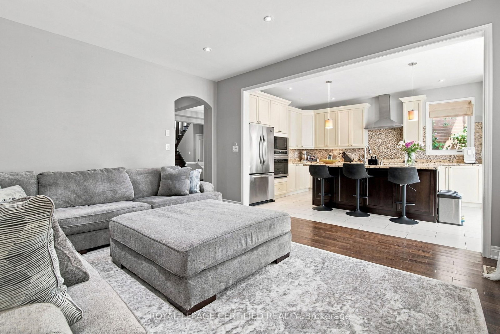 146 Willet Terr, Milton — 10
