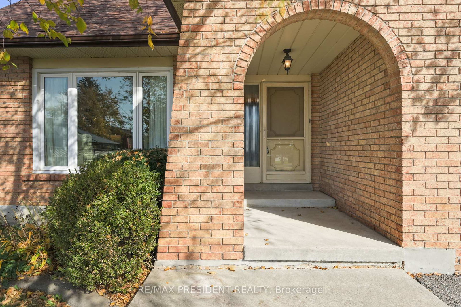 384 Centre St, Brampton — 3
