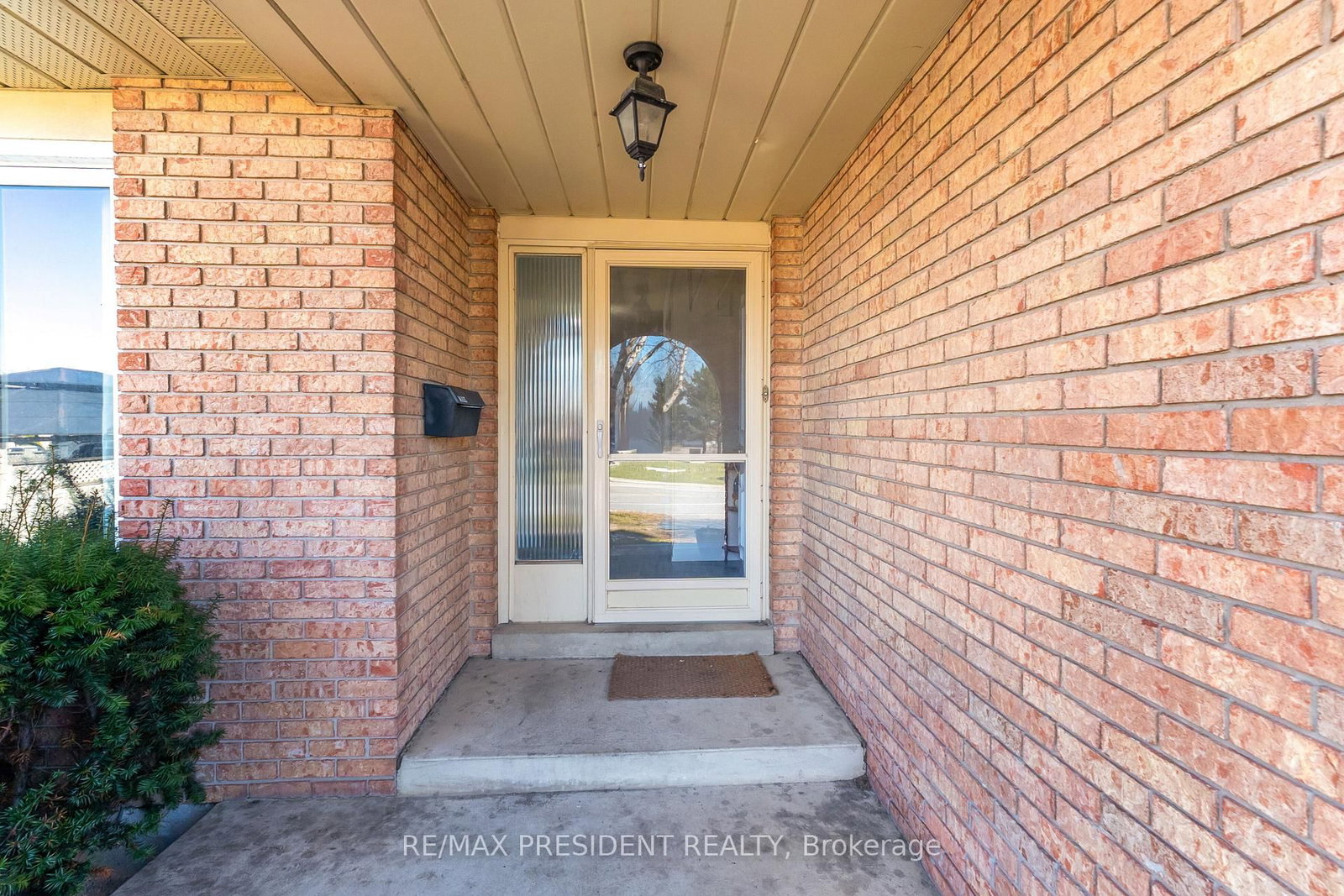 384 Centre St, Brampton — 4