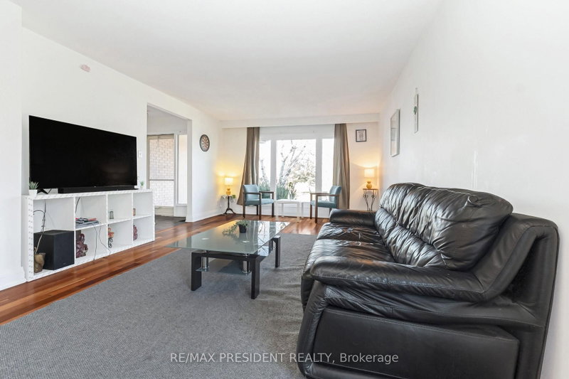 384 Centre St - Photo 5