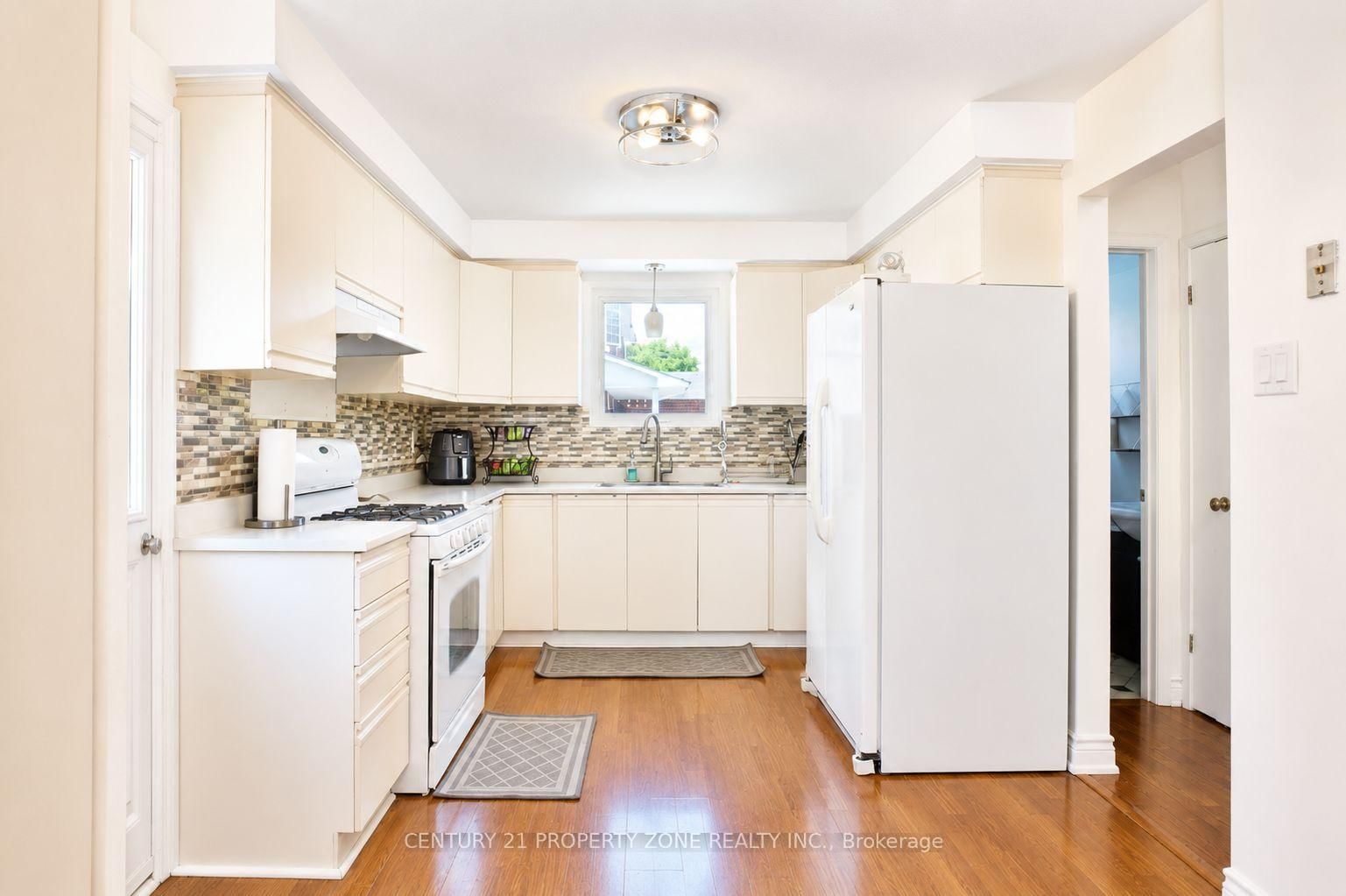 27 Madrid Cres, Brampton — 11