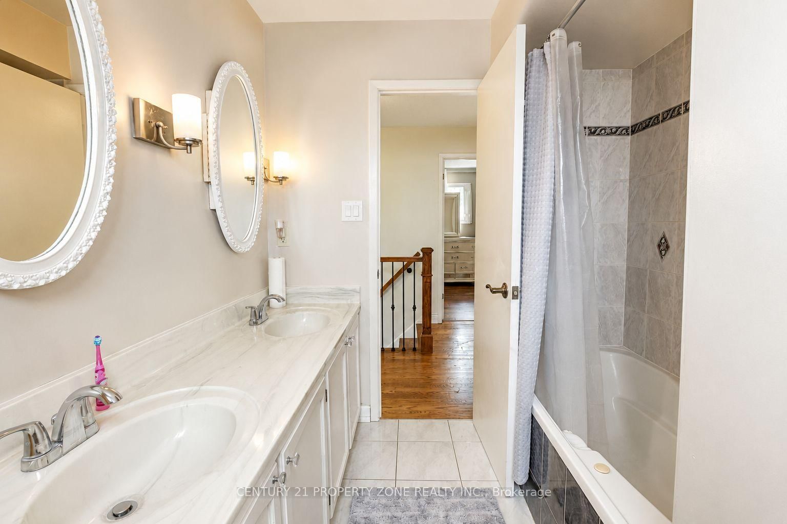 27 Madrid Cres, Brampton — 16