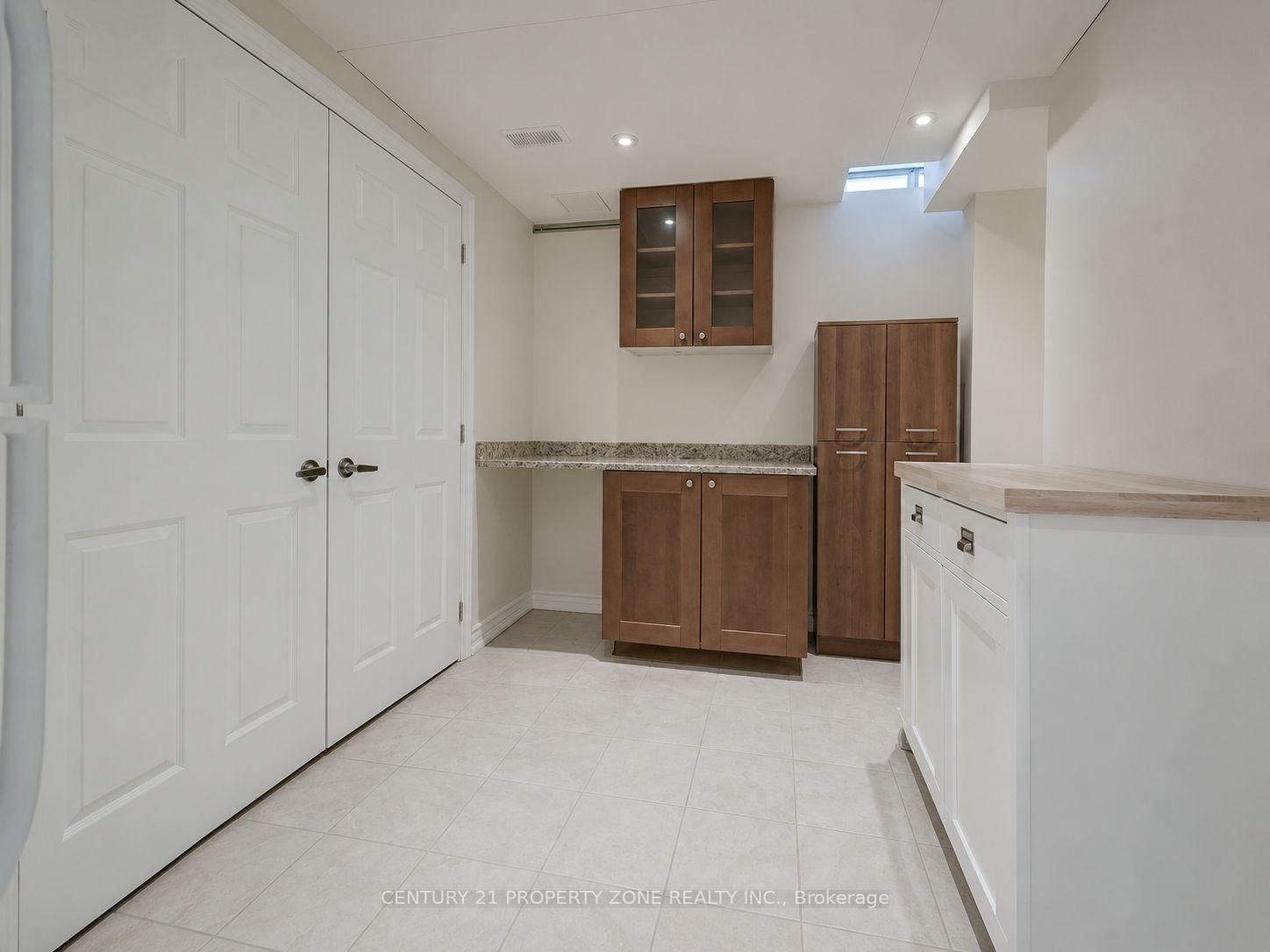 27 Madrid Cres, Brampton — 26