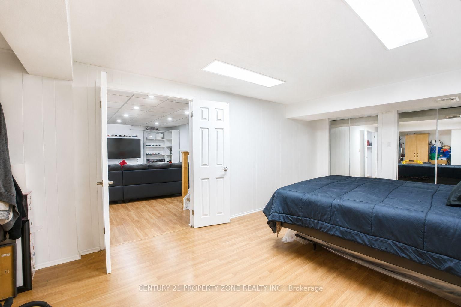 27 Madrid Cres, Brampton — 29