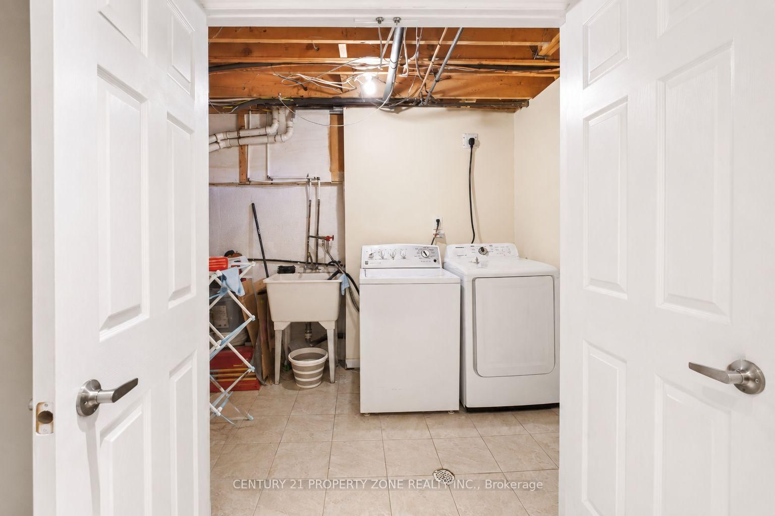 27 Madrid Cres, Brampton — 30