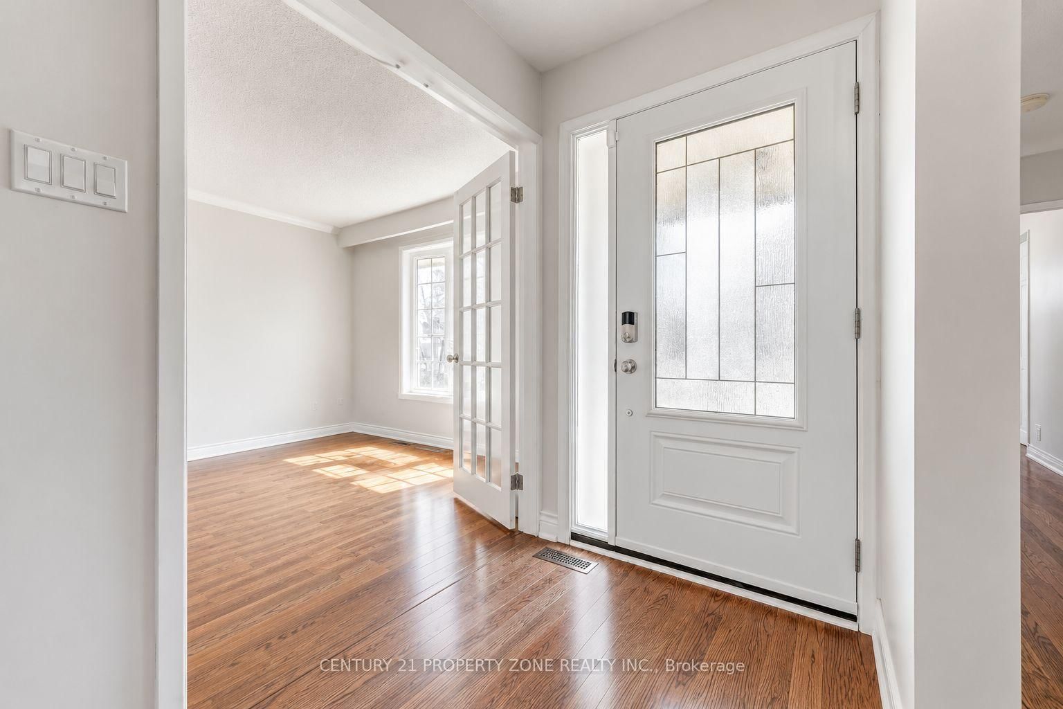 27 Madrid Cres, Brampton — 4