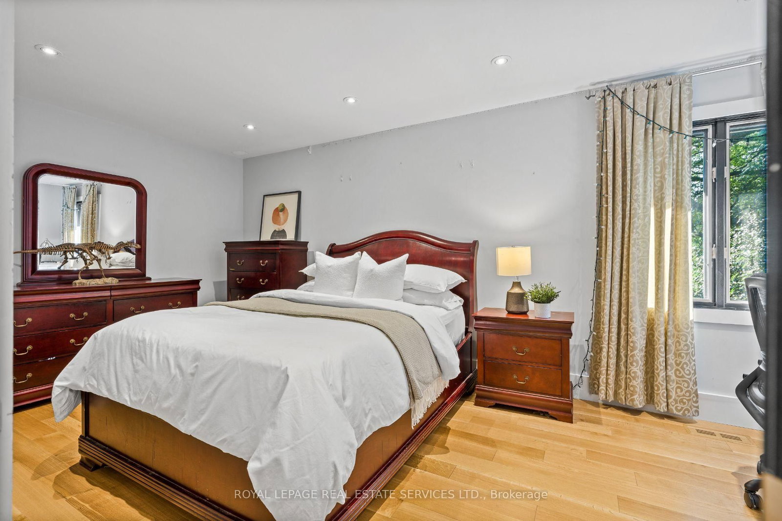 23 Lorraine Gdns, Toronto — 25