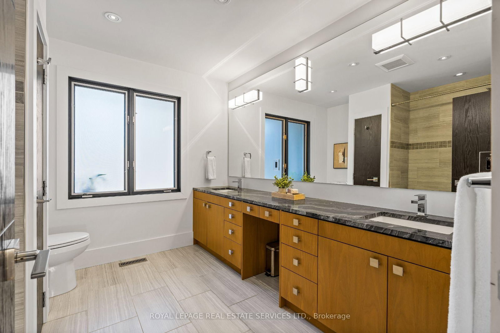23 Lorraine Gdns, Toronto — 29